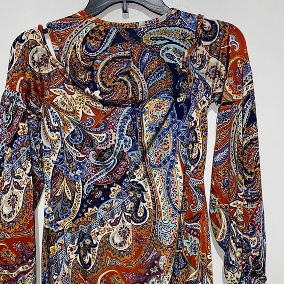 Venus Women's Multicolor Paisley Print Cold Shoulder V-Neck Top Blouse Size XS - Picture 7 of 10